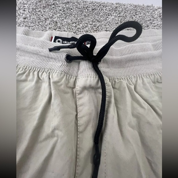 Akademiks shorts - Picture 4 of 11